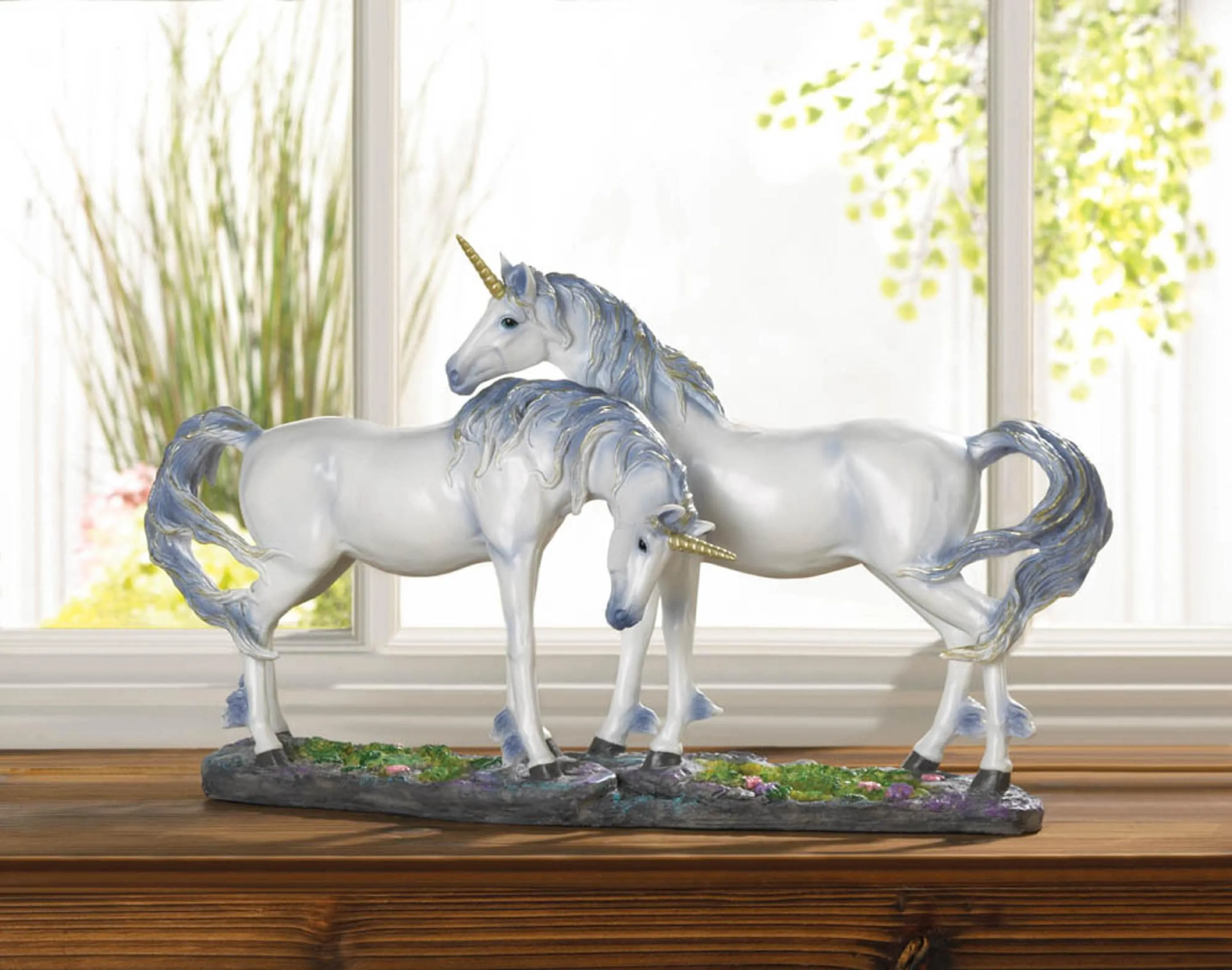 UNICORN LOVER FIGURINE
